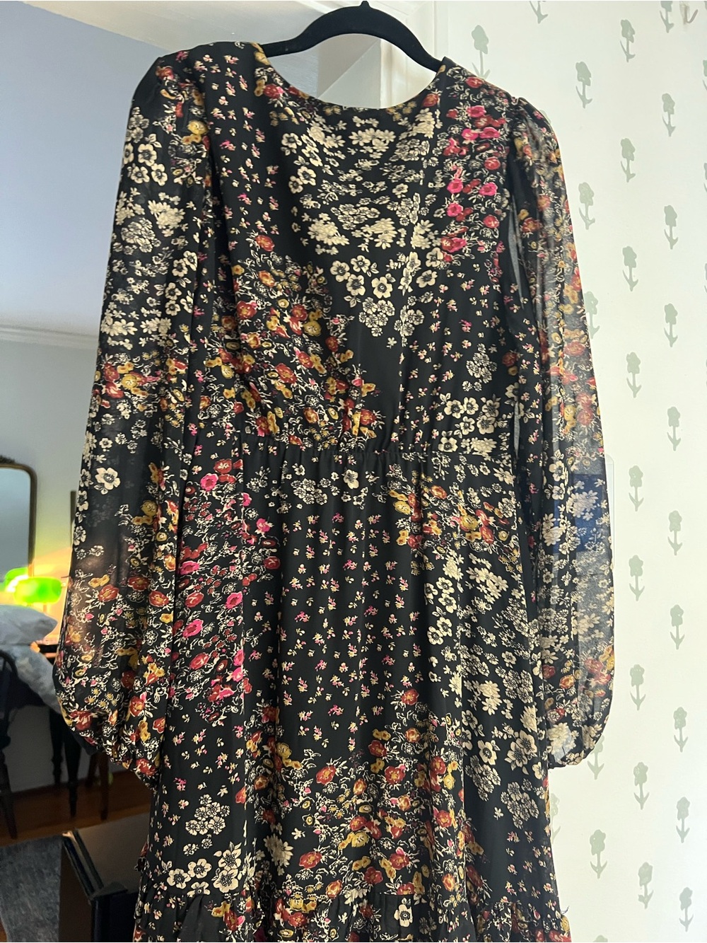 Shop Henly Baevely long sleeve maxi dress black florals - Picture 9 of 10